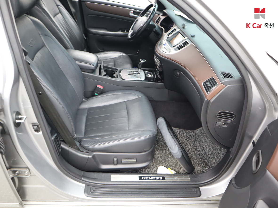 Hyundai Genesis 2012 - Image 33