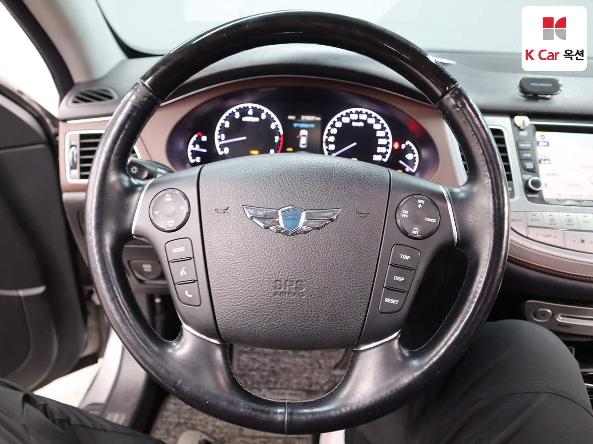 Hyundai Genesis 2012 - Image 10