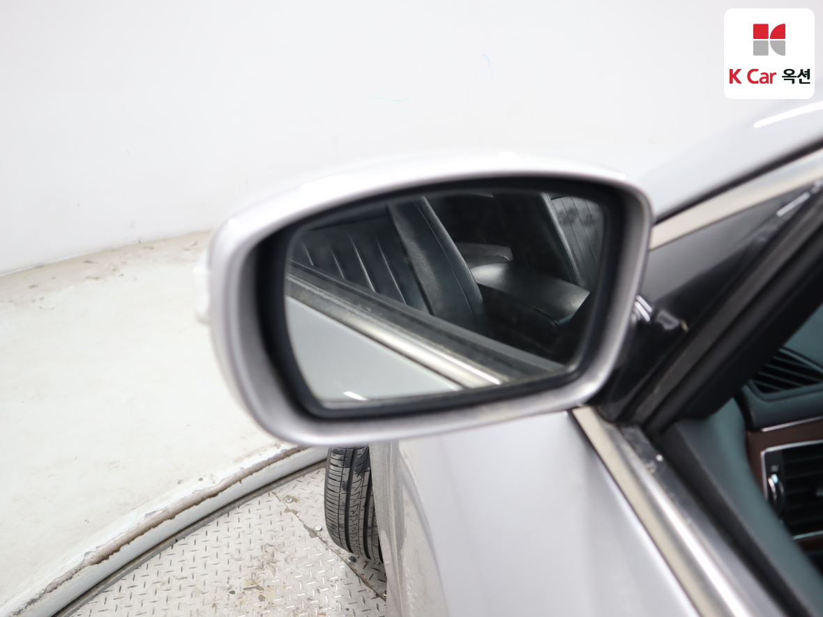 Hyundai Genesis 2012 - Image 24