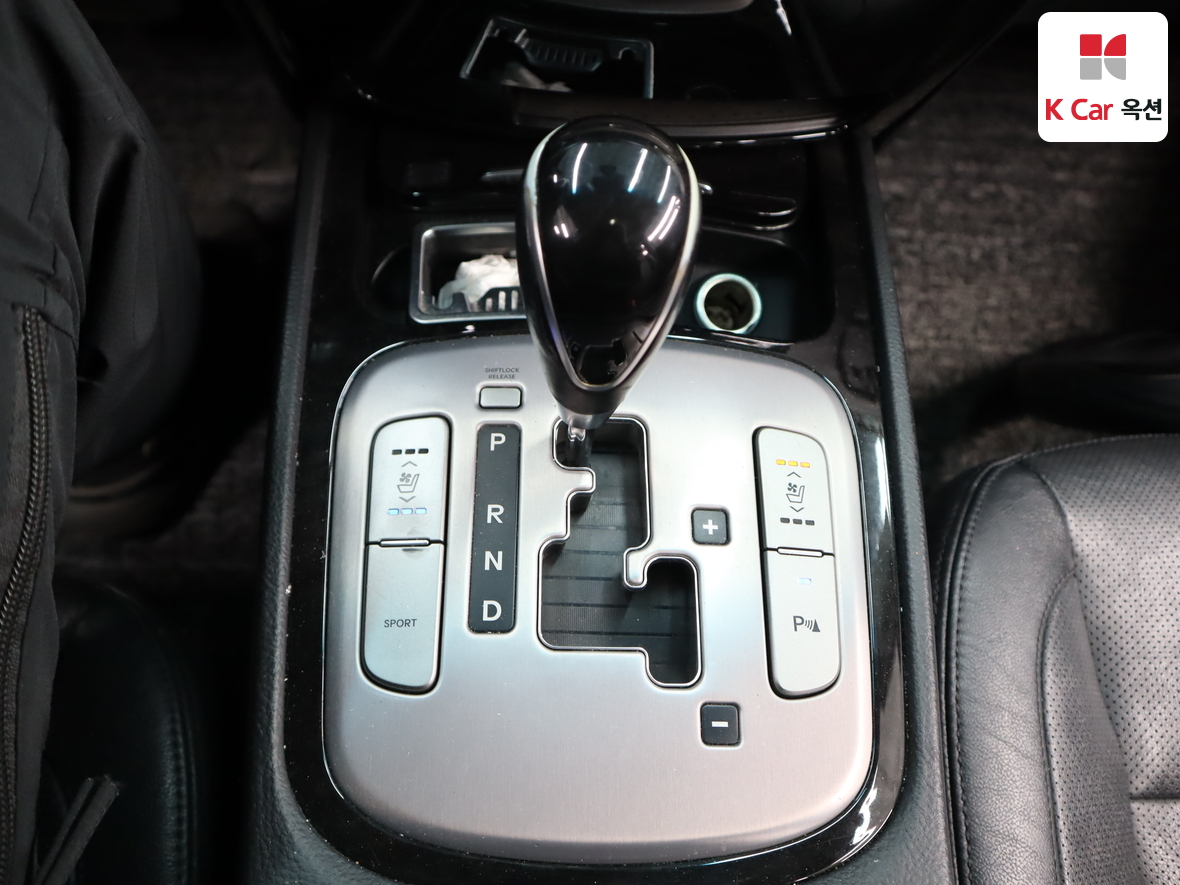 Hyundai Genesis 2012 - Image 17