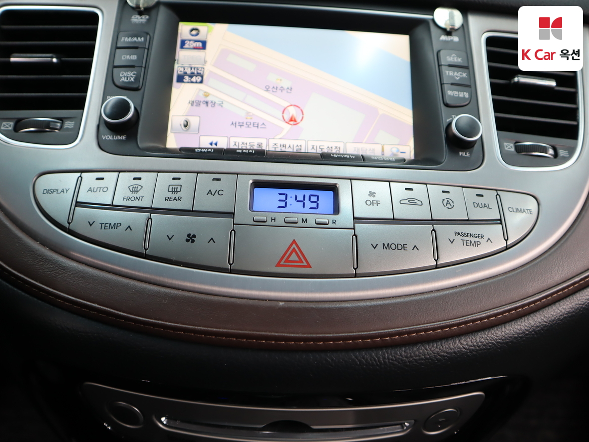Hyundai Genesis 2012 - Image 15