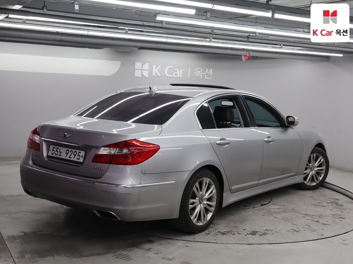 Hyundai Genesis 2012 - Image 2