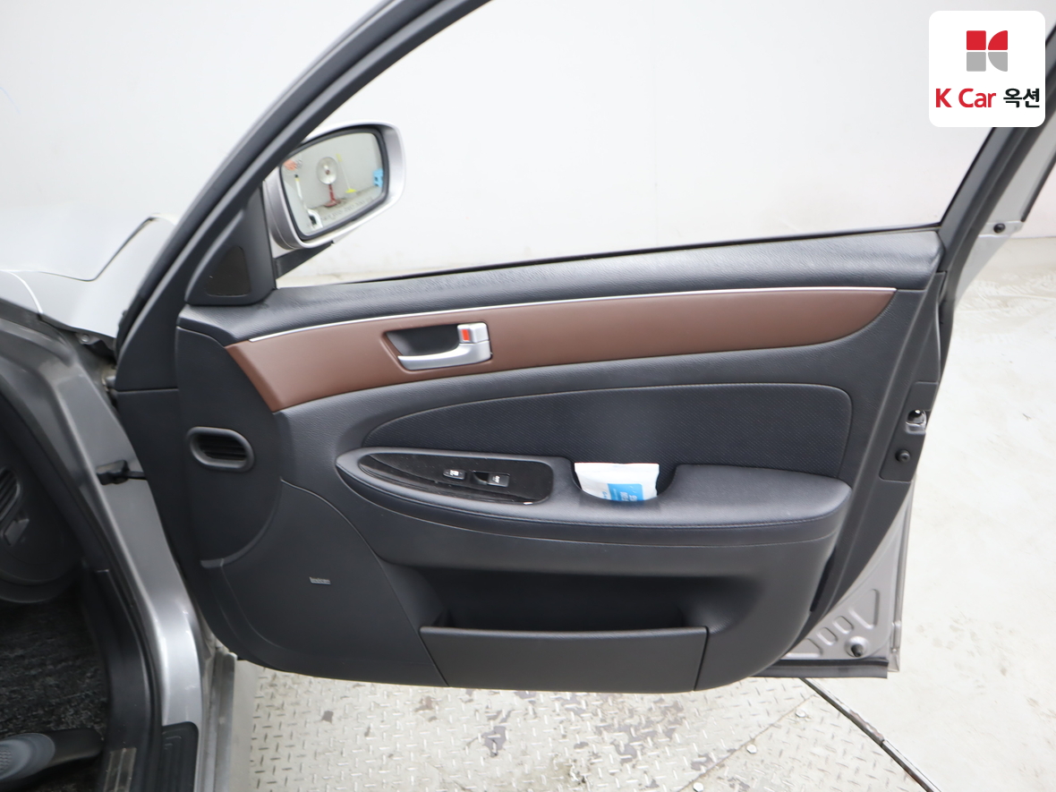 Hyundai Genesis 2012 - Image 32