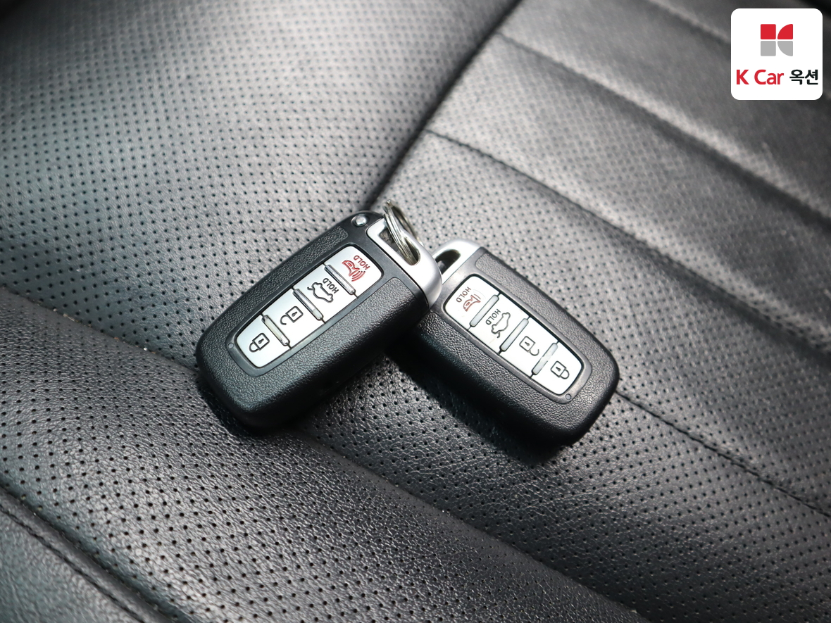 Hyundai Genesis 2012 - Image 18