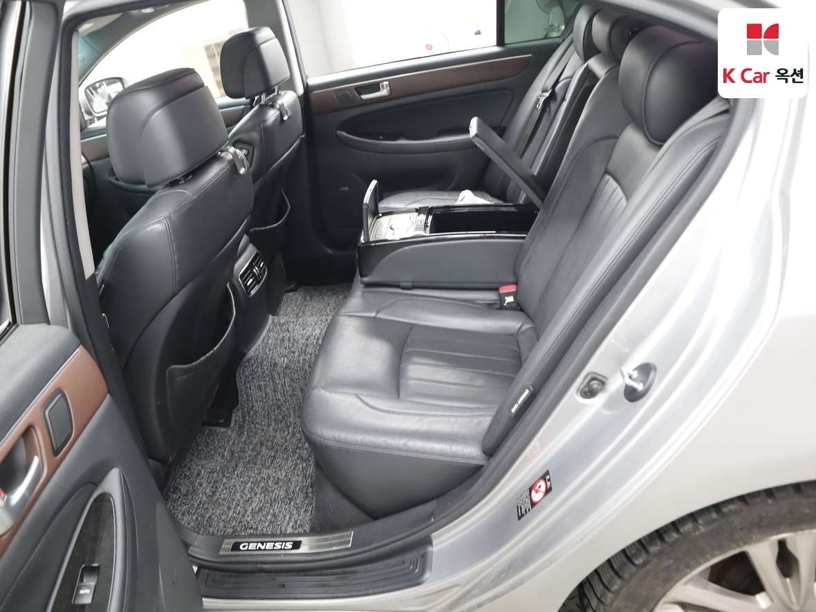 Hyundai Genesis 2012 - Image 26