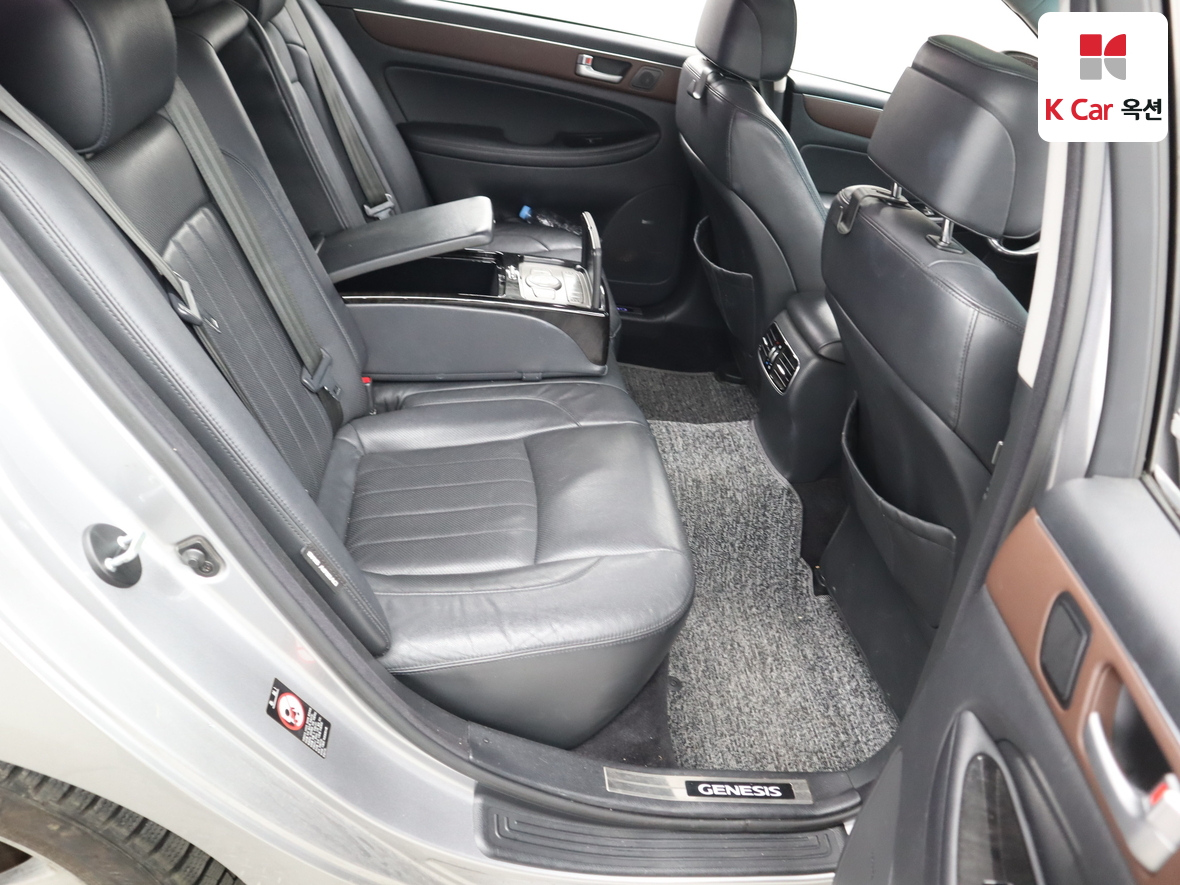 Hyundai Genesis 2012 - Image 31