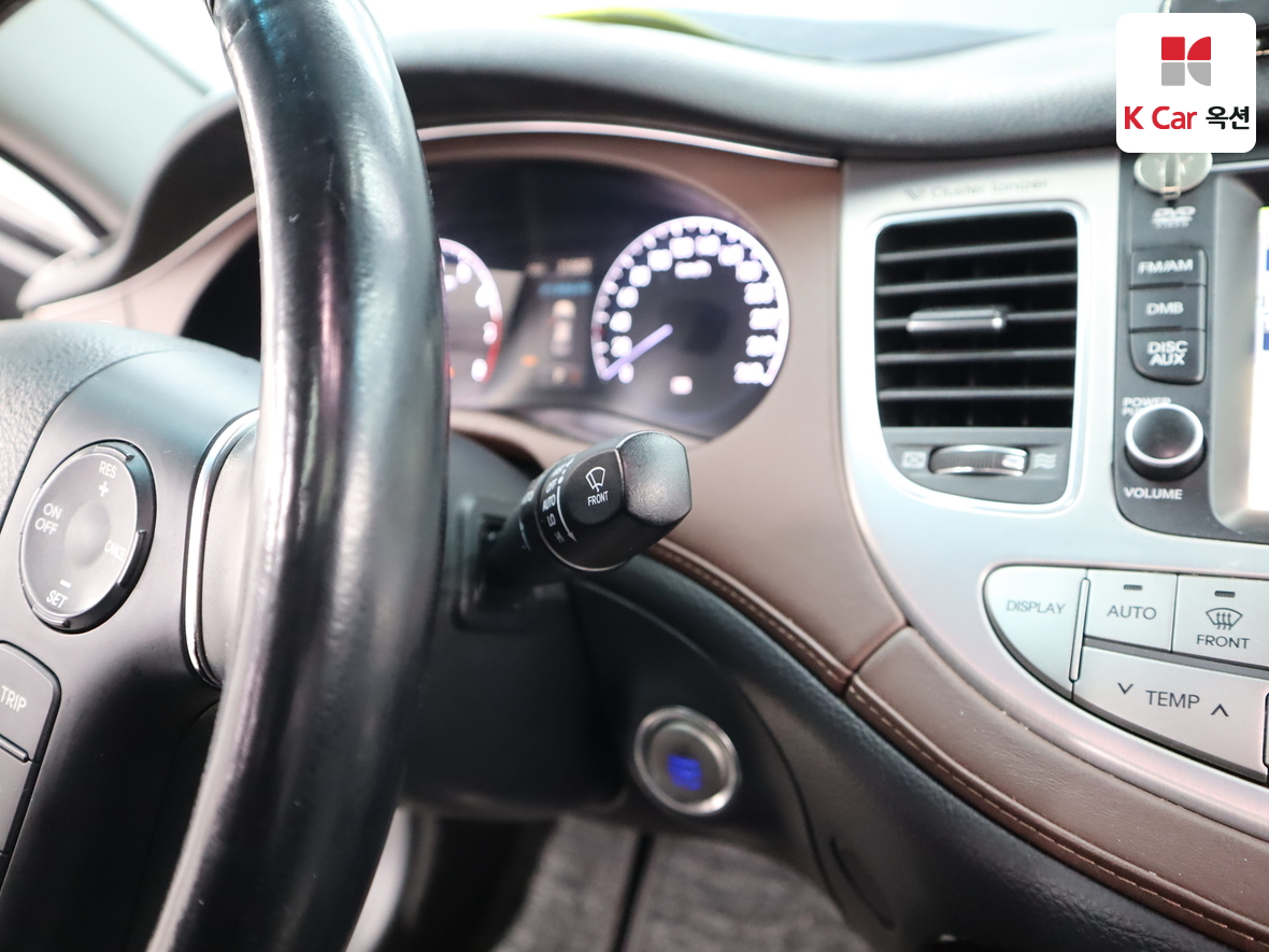 Hyundai Genesis 2012 - Image 11