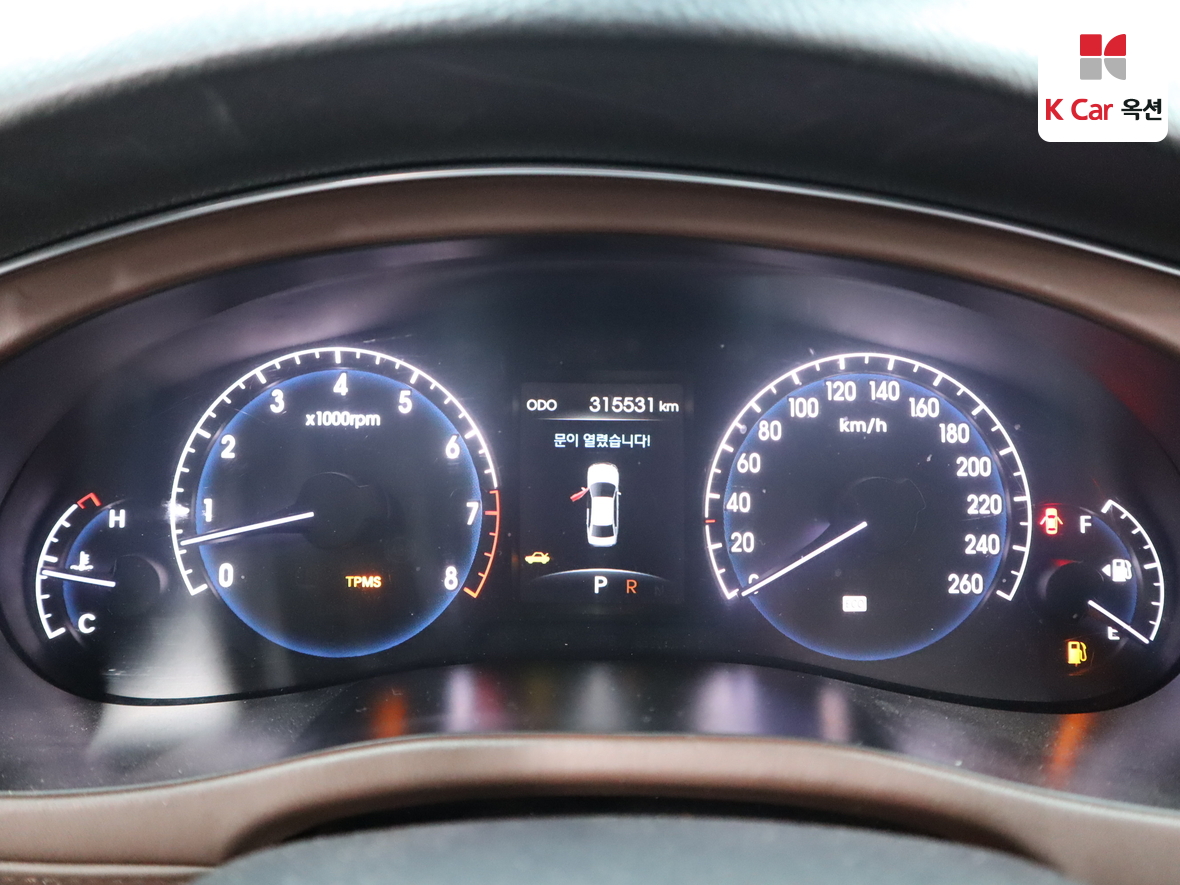 Hyundai Genesis 2012 - Image 5