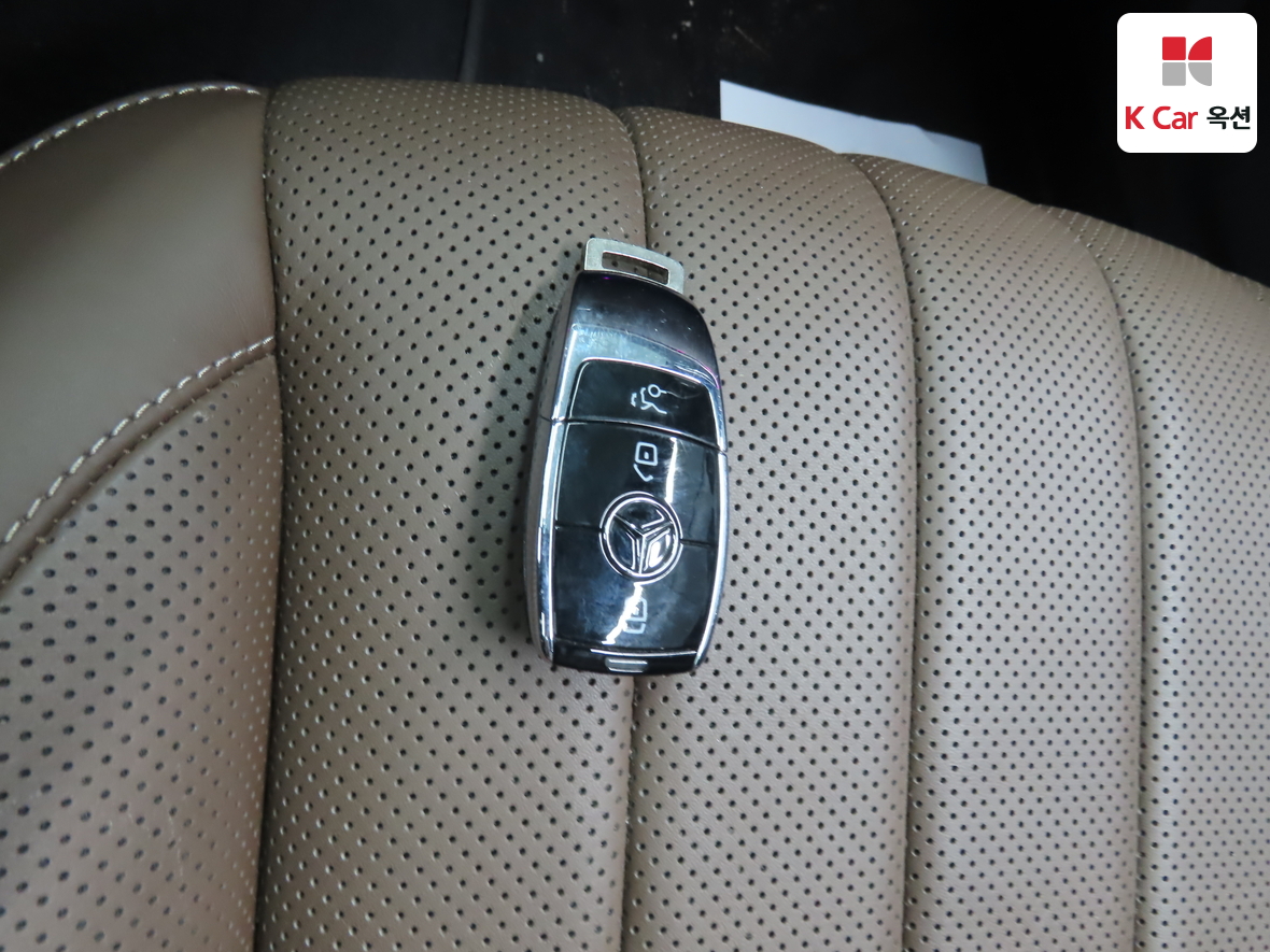 메르세데스-벤츠 E-클래스 2023 - 이미지 18