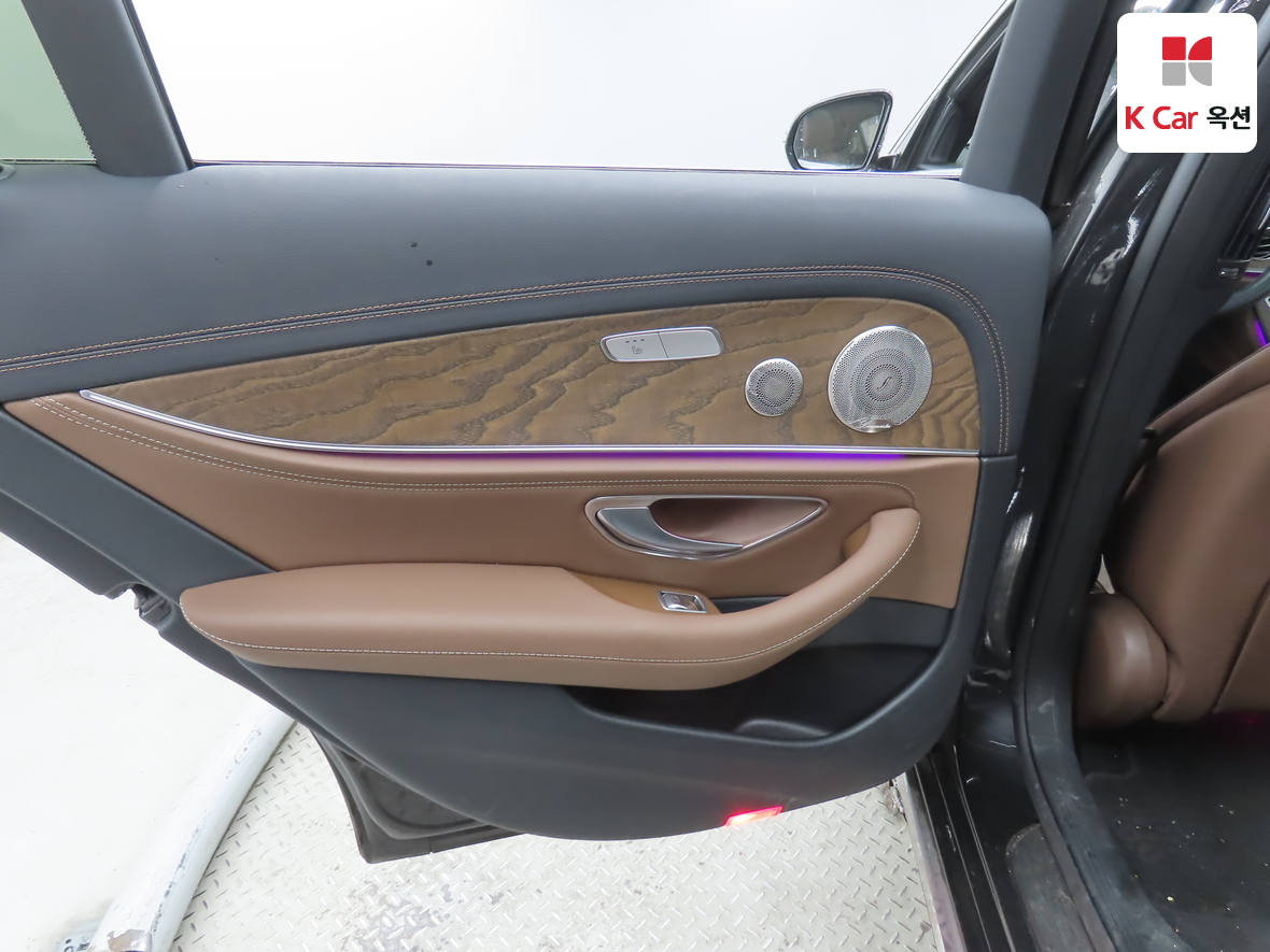 메르세데스-벤츠 E-클래스 2023 - 이미지 25