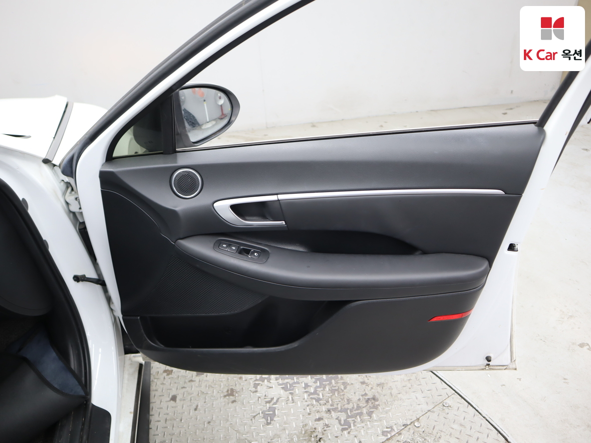 Hyundai Sonata 2022 - Image 28