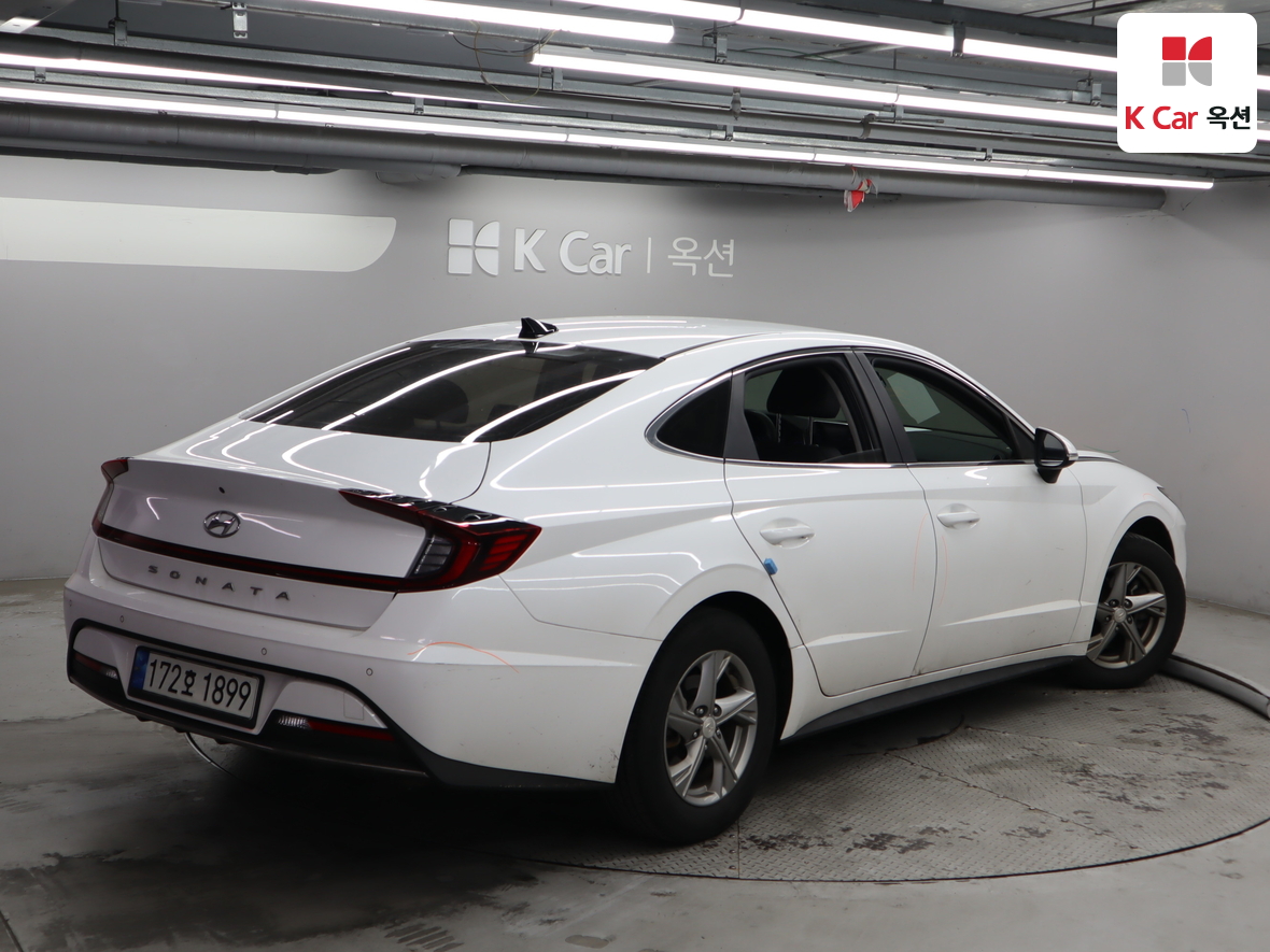 Hyundai Sonata 2022 - Image 2
