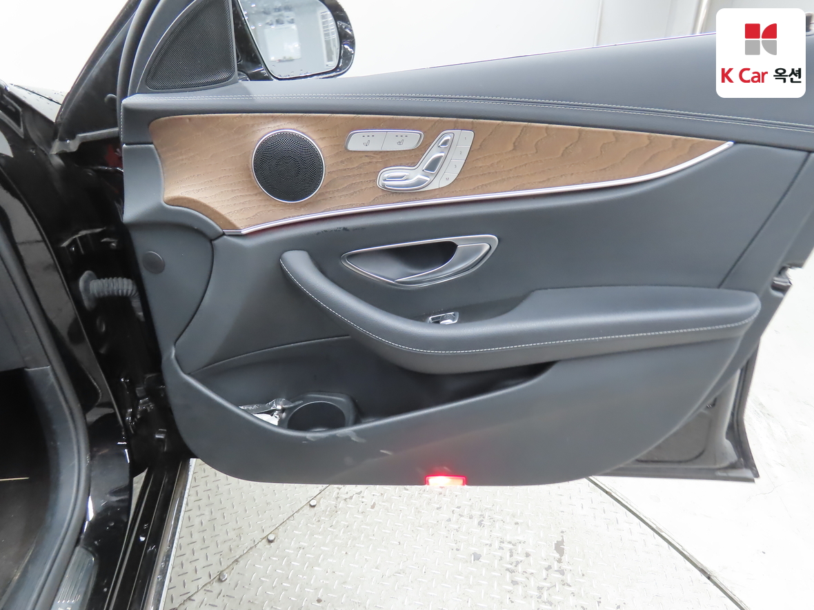 메르세데스-벤츠 E-클래스 2023 - 이미지 32