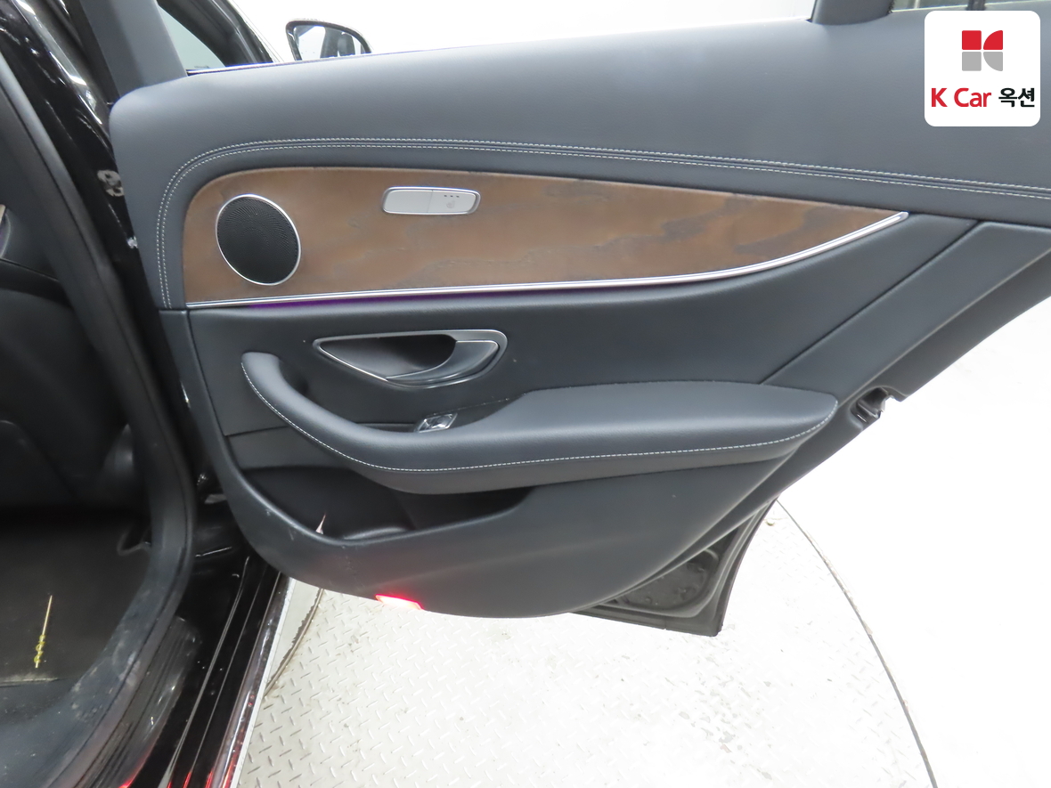 메르세데스-벤츠 E-클래스 2023 - 이미지 30