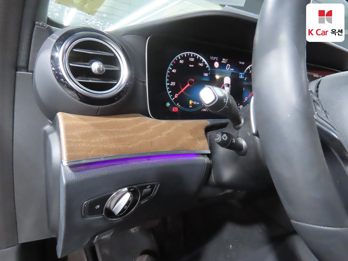 메르세데스-벤츠 E-클래스 2023 - 이미지 9