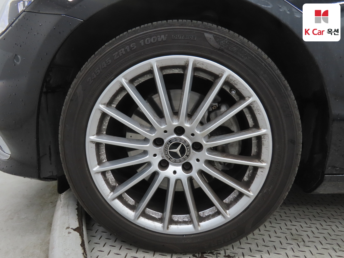 메르세데스-벤츠 E-클래스 2023 - 이미지 44