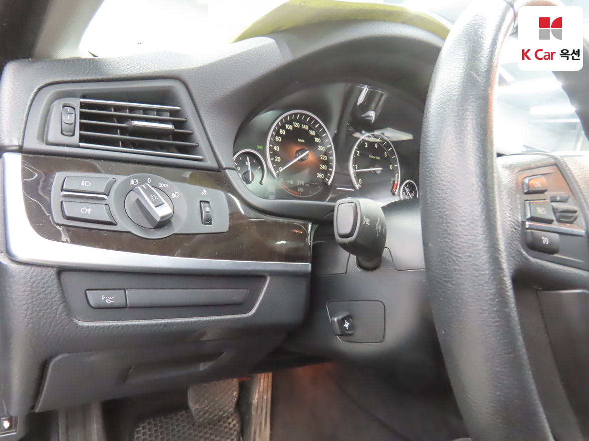 BMW 5 Series - 9