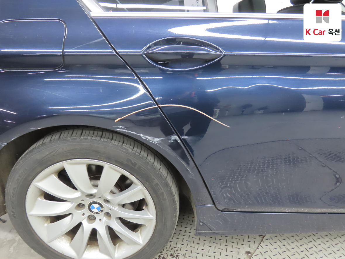 BMW 5 Series - 38