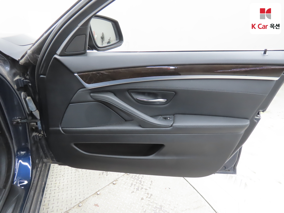 BMW 5 Series - 29