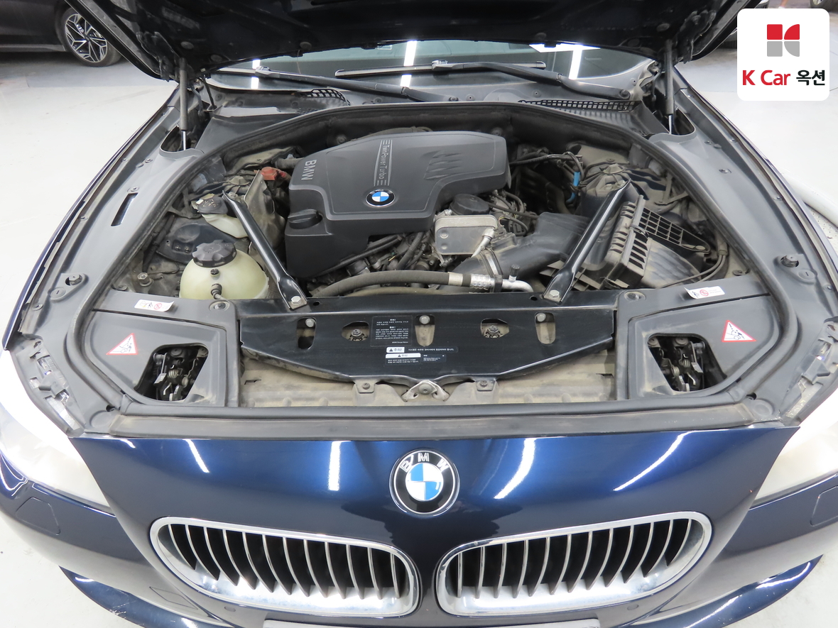 BMW 5 Series - 33