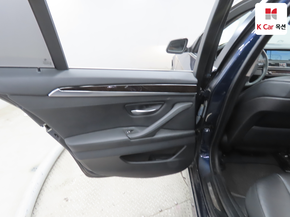 BMW 5 Series - 24