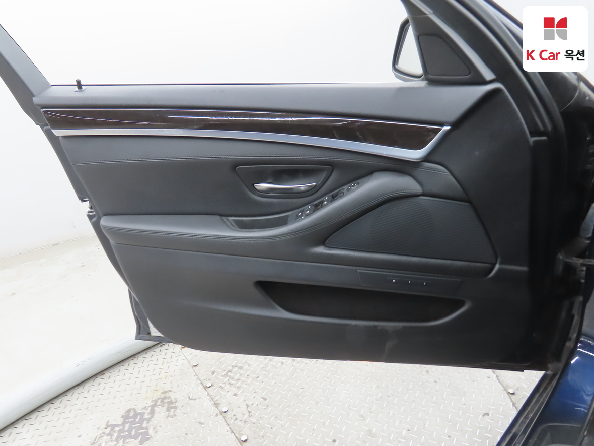 BMW 5 Series - 8
