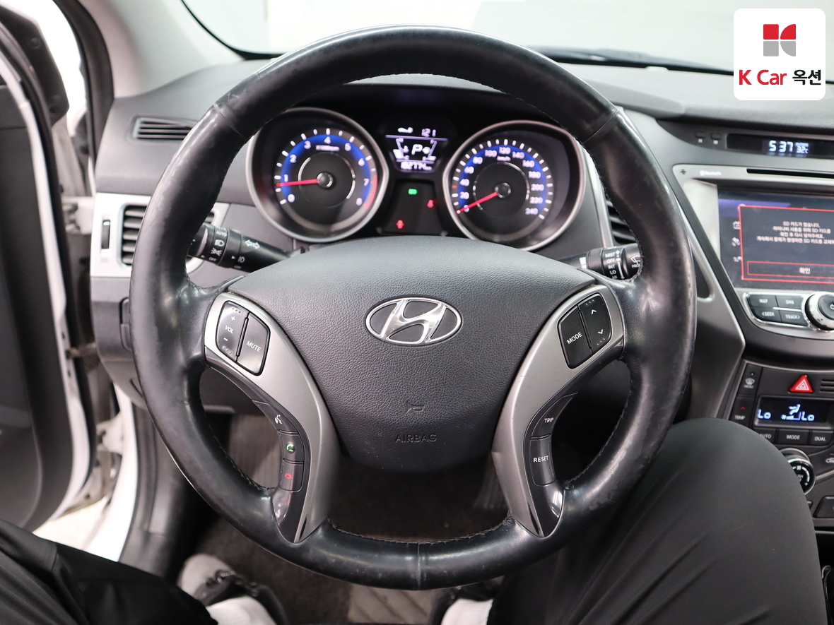 Hyundai Elantra 2014 - Image 10