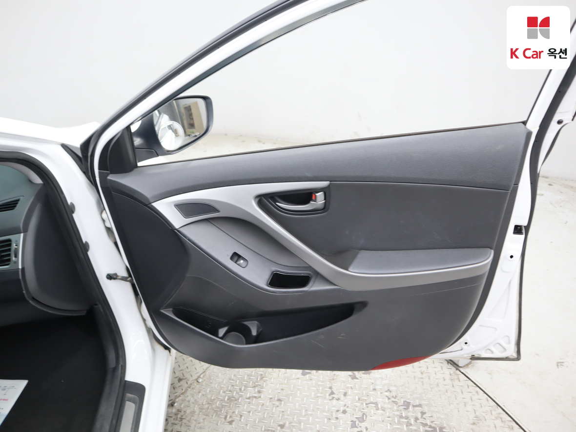 Hyundai Elantra 2014 - Image 30