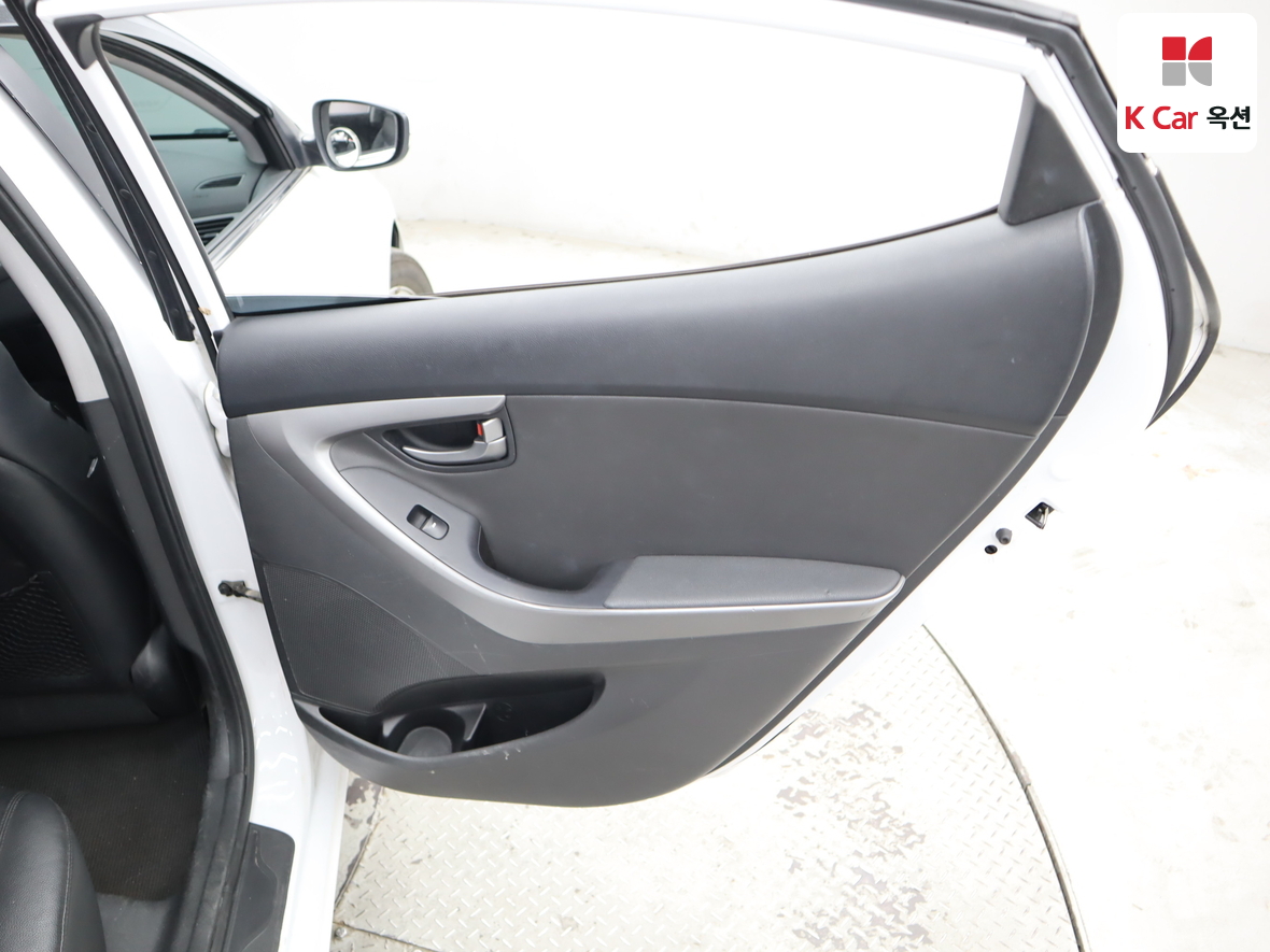 Hyundai Elantra 2014 - Image 28