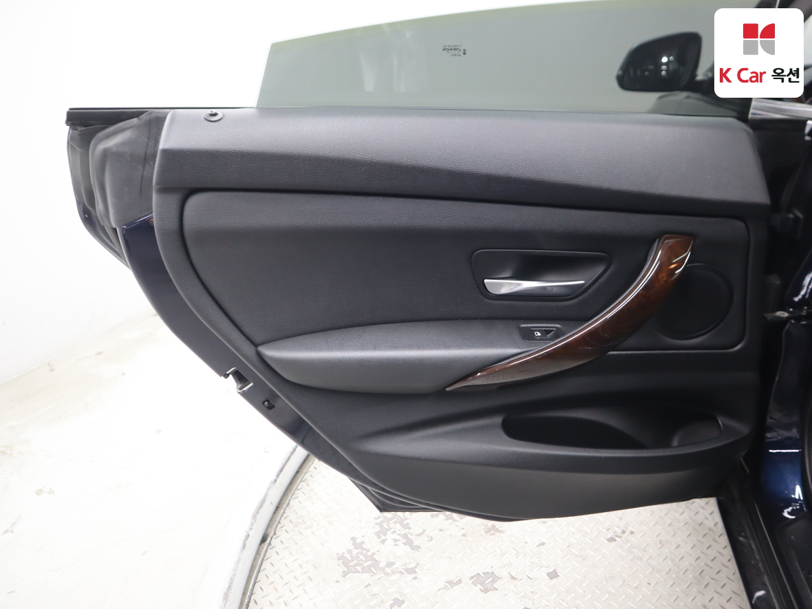 BMW 3 Series - 25