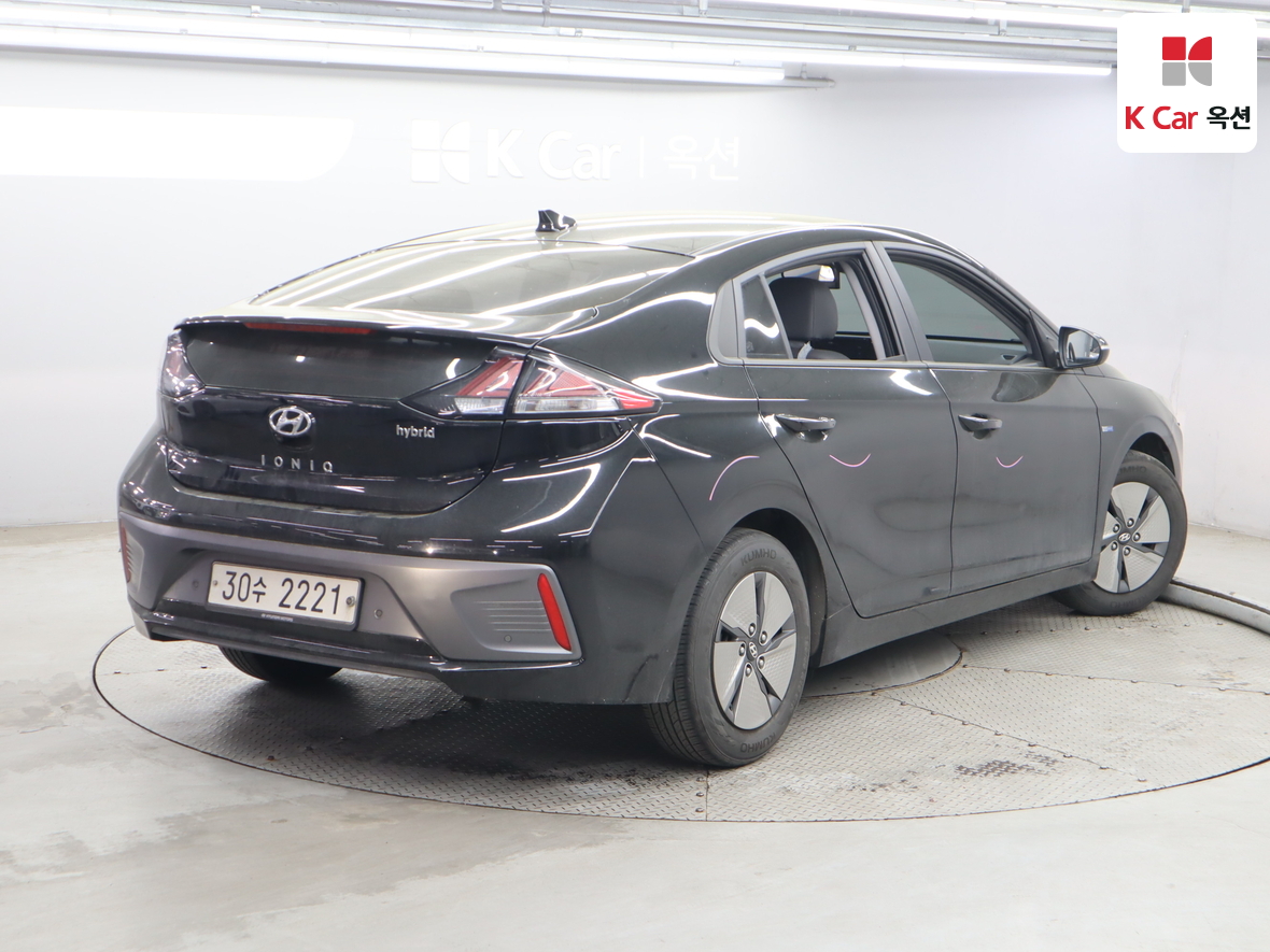 Hyundai Ioniq - 2