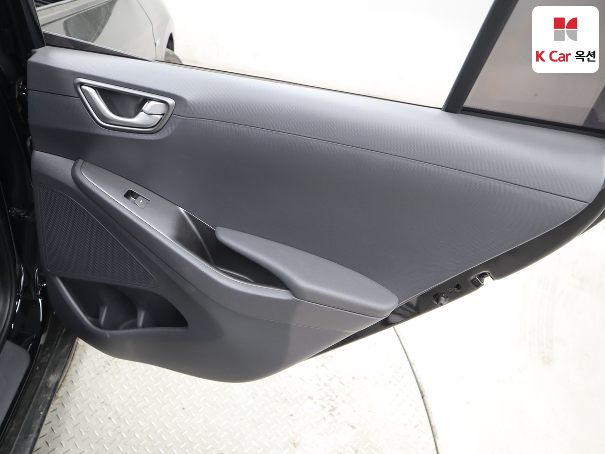 Hyundai Ioniq - 26