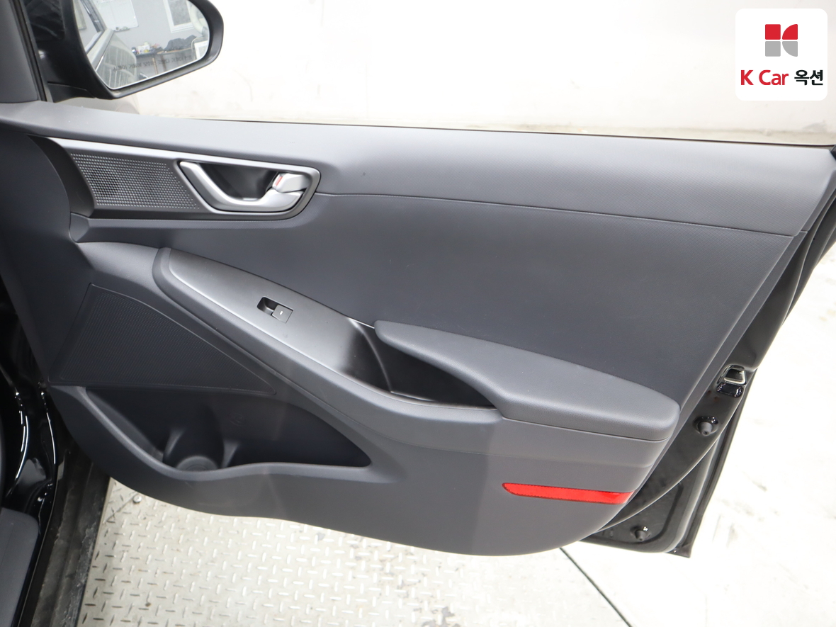 Hyundai Ioniq - 28