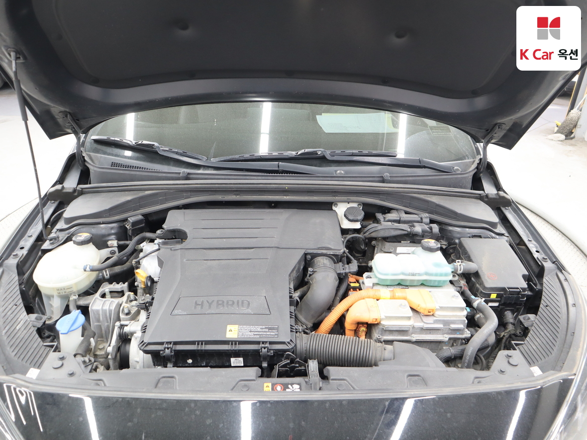 Hyundai Ioniq - 32