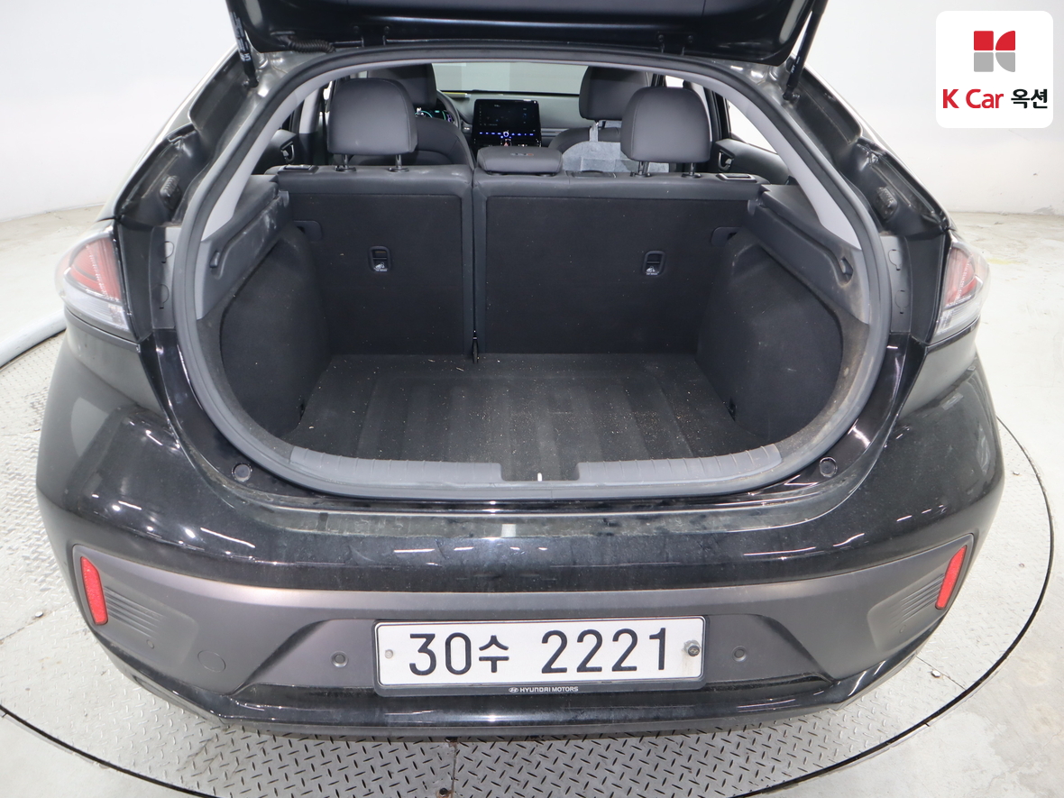 Hyundai Ioniq - 24