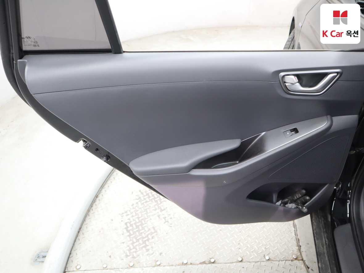 Hyundai Ioniq - 21