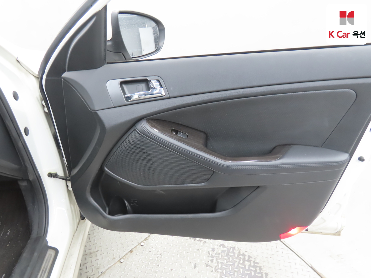 Kia K5 2011 - Image 31