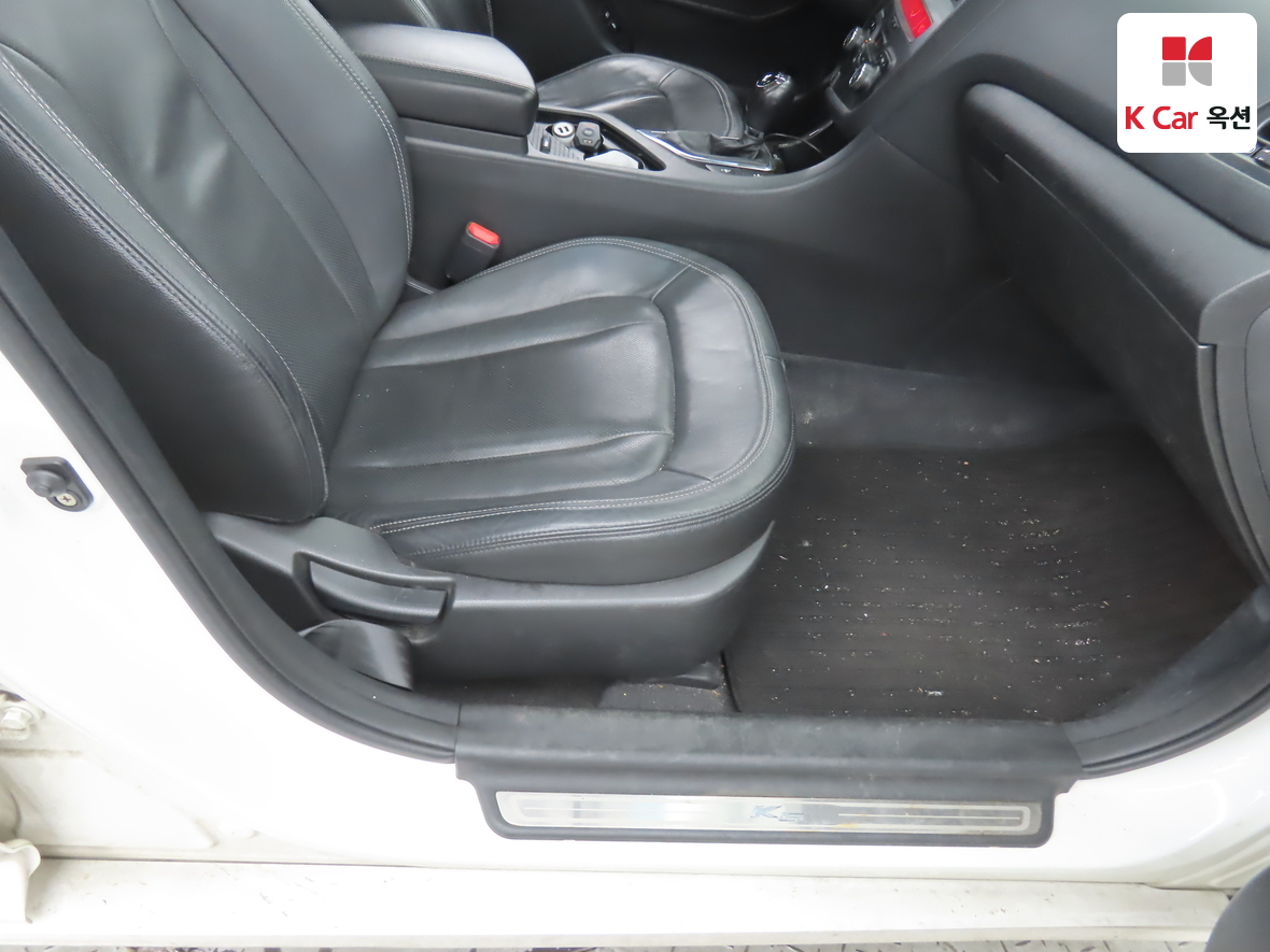 Kia K5 2011 - Image 32