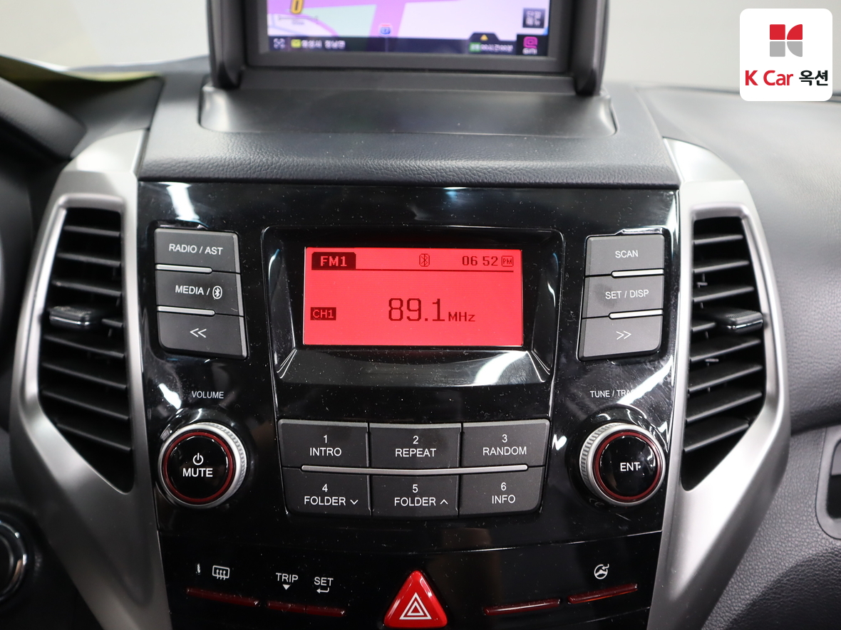 KG Mobility Tivoli 2016 - Image 15