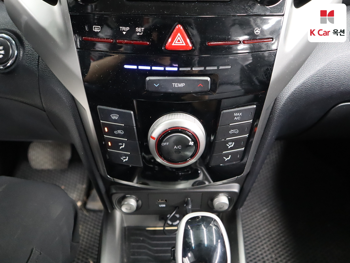 KG Mobility Tivoli 2016 - Image 16