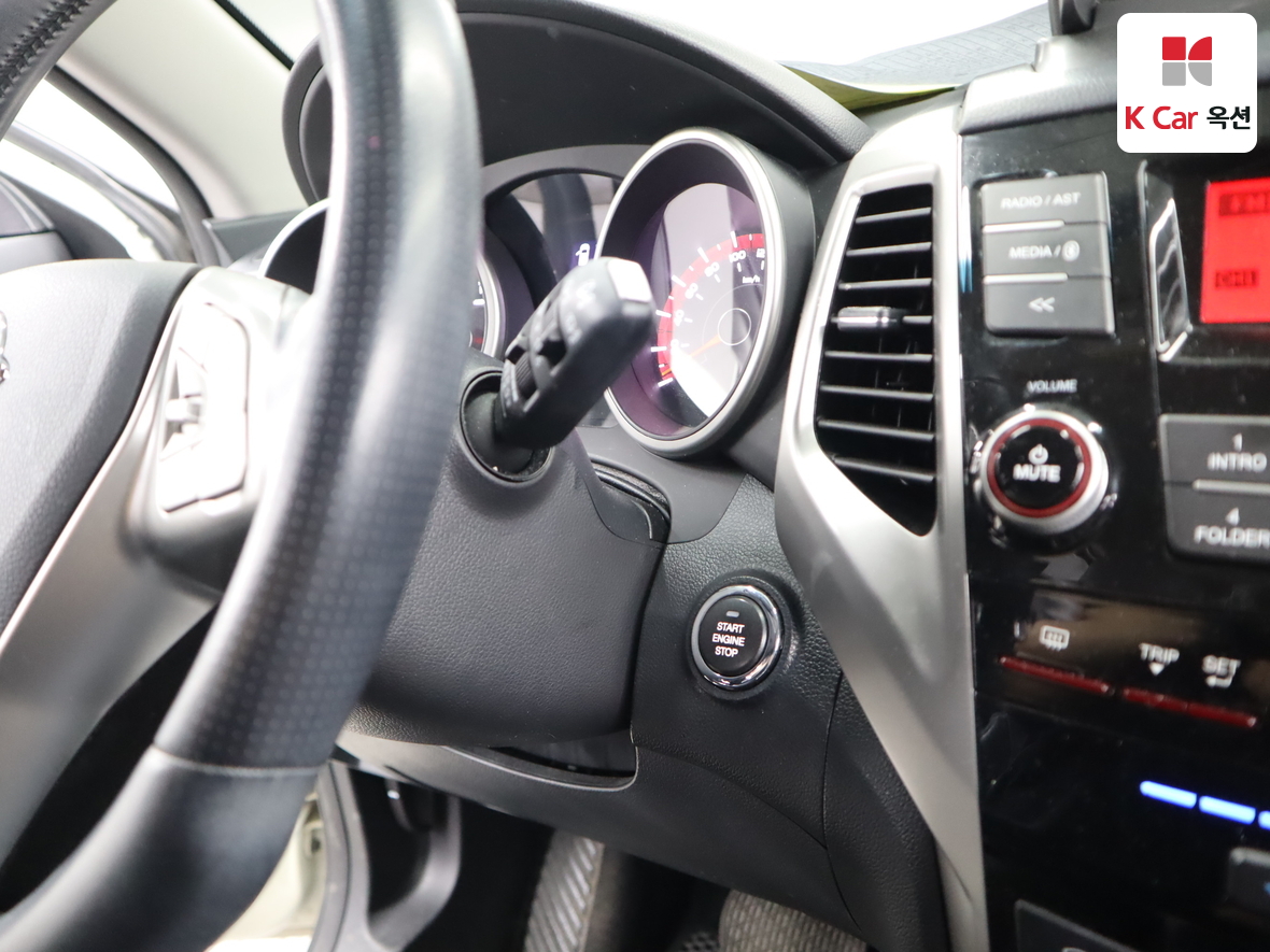 KG Mobility Tivoli 2016 - Image 11