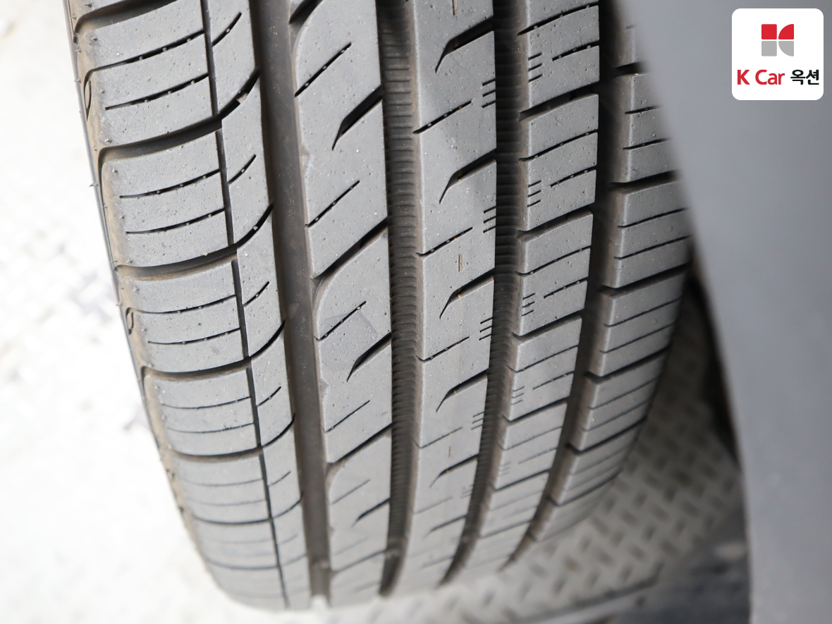 KG Mobility Tivoli 2016 - Image 33