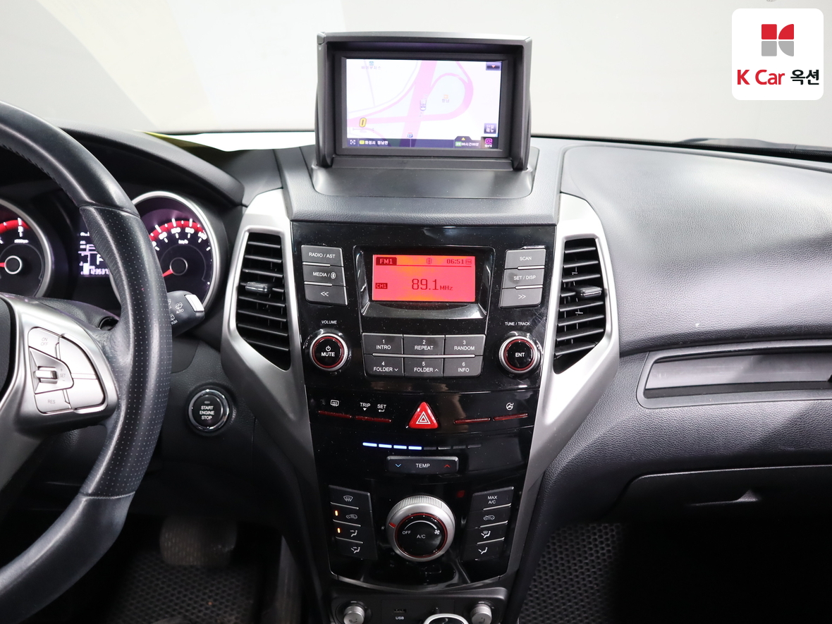 KG Mobility Tivoli 2016 - Image 6