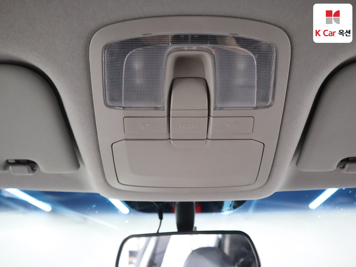 KG Mobility Tivoli 2016 - Image 12