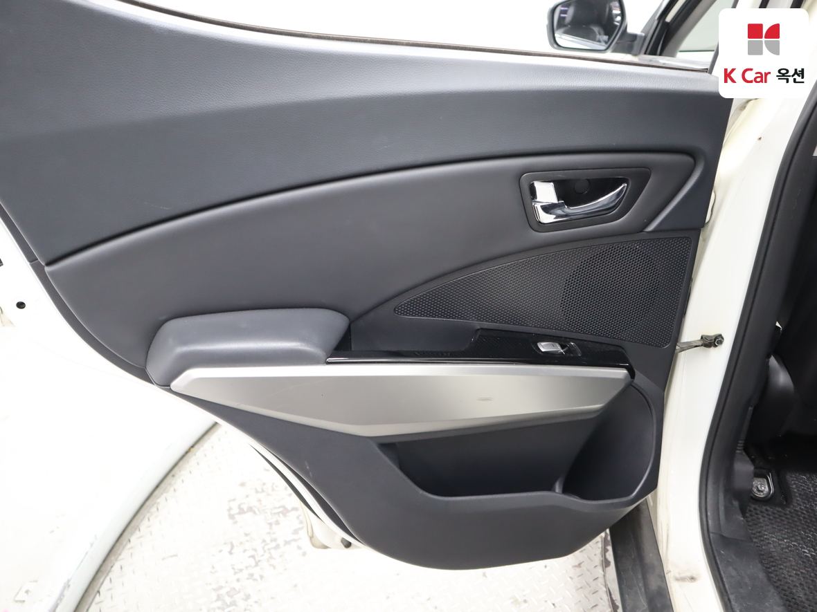 KG Mobility Tivoli 2016 - Image 23