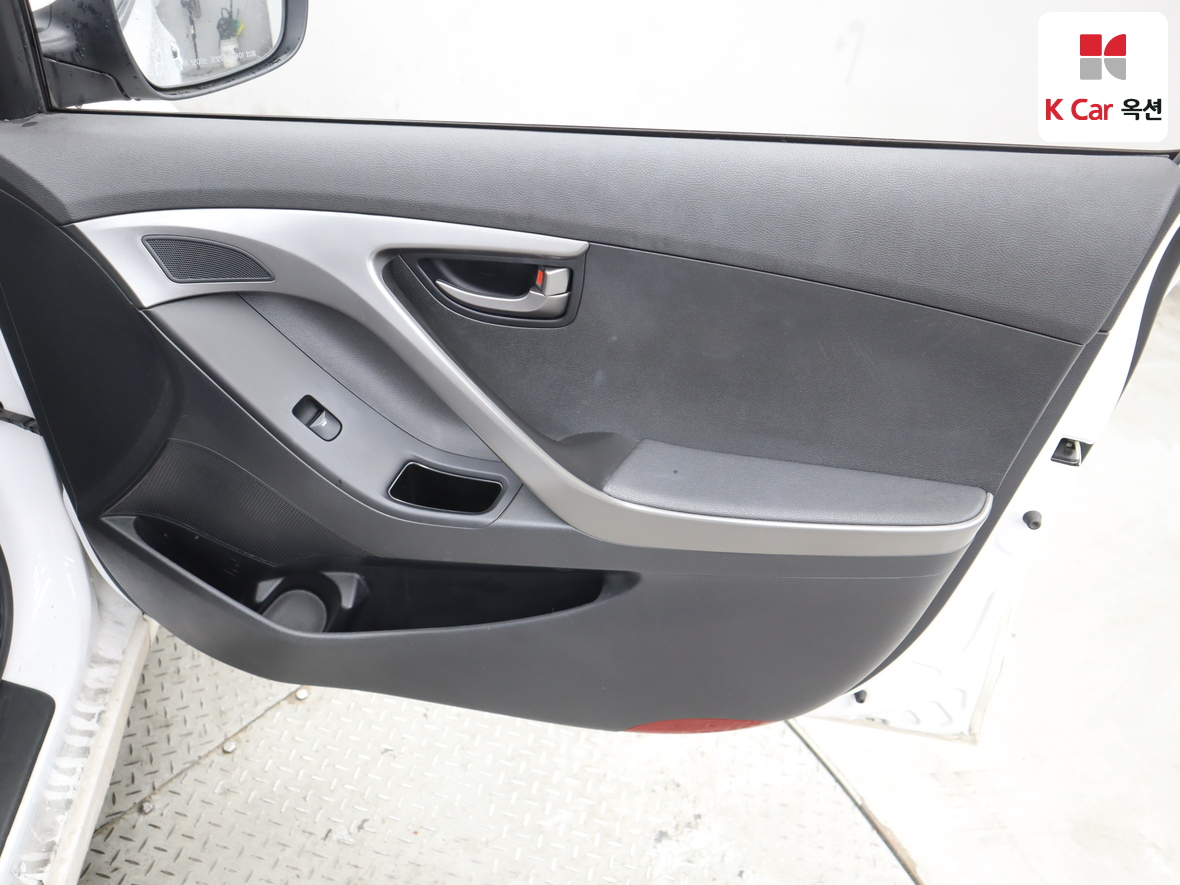 Hyundai Elantra 2012 - Image 29