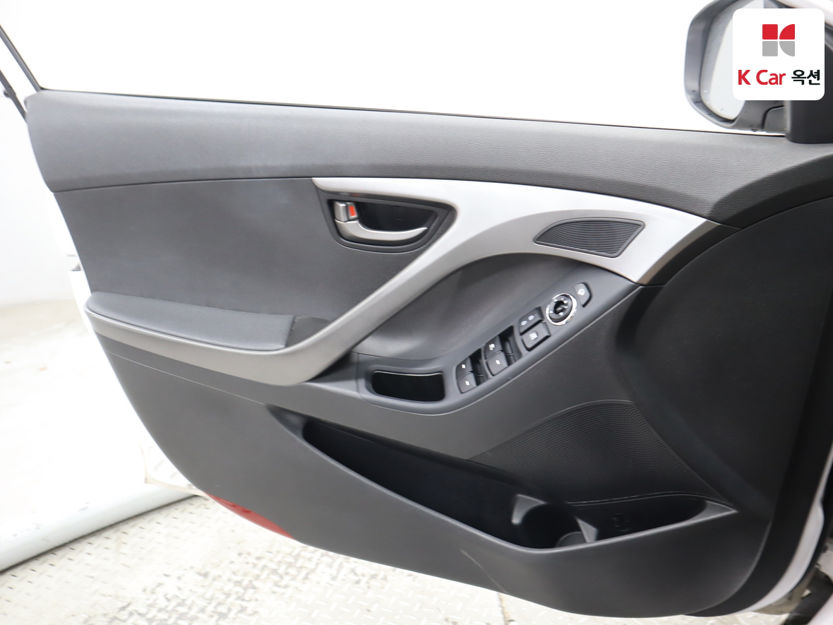 Hyundai Elantra 2012 - Image 8