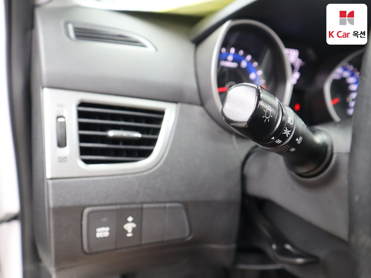 Hyundai Elantra 2012 - Image 9