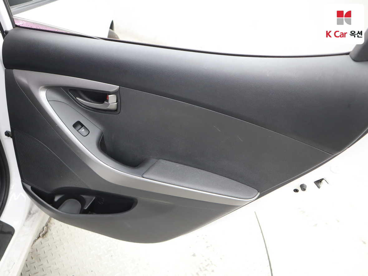 Hyundai Elantra 2012 - Image 27