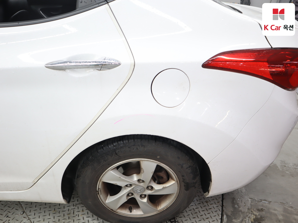 Hyundai Elantra 2012 - Image 40